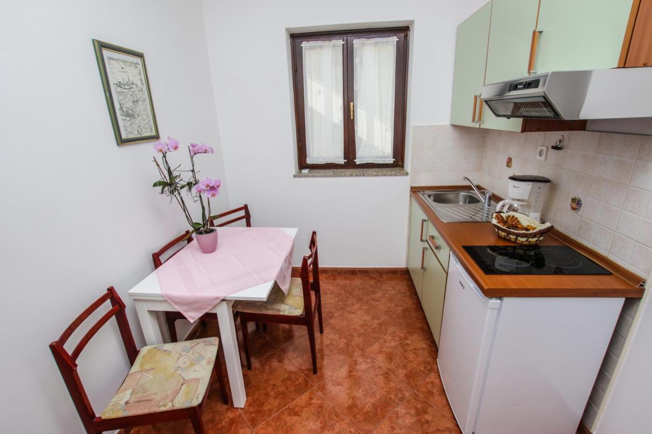 Apartments Cvitan 1. Floor Porec Bagian luar foto